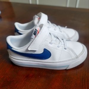 Nike Court Legacy